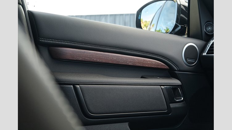 2025 Approved Land Rover Discovery Silicon Silver D250 Diesel Mild Hybrid Dynamic SE