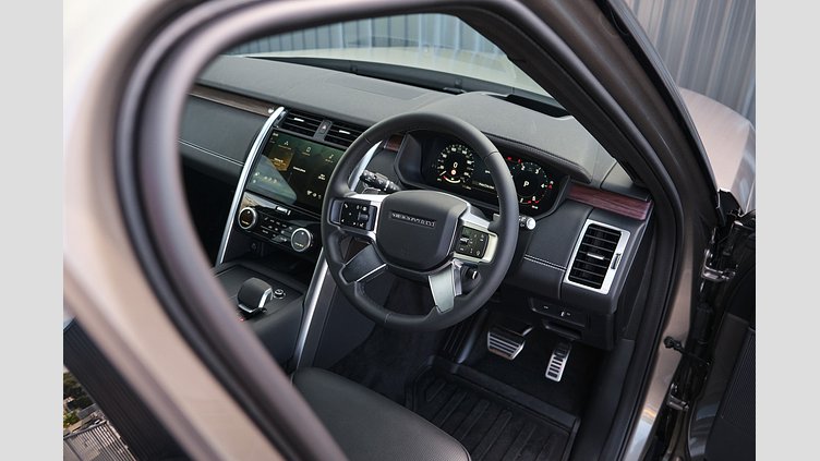 2025 Approved Land Rover Discovery Silicon Silver D250 Diesel Mild Hybrid Dynamic SE