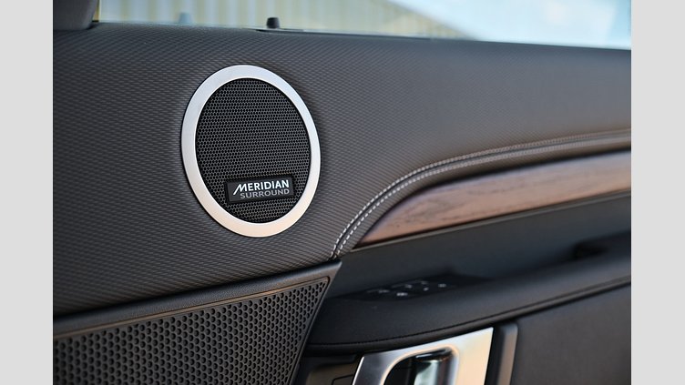 2025 Approved Land Rover Discovery Silicon Silver D250 Diesel Mild Hybrid Dynamic SE