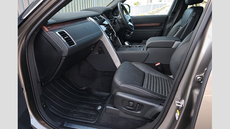 2025 Approved Land Rover Discovery Silicon Silver D250 Diesel Mild Hybrid Dynamic SE