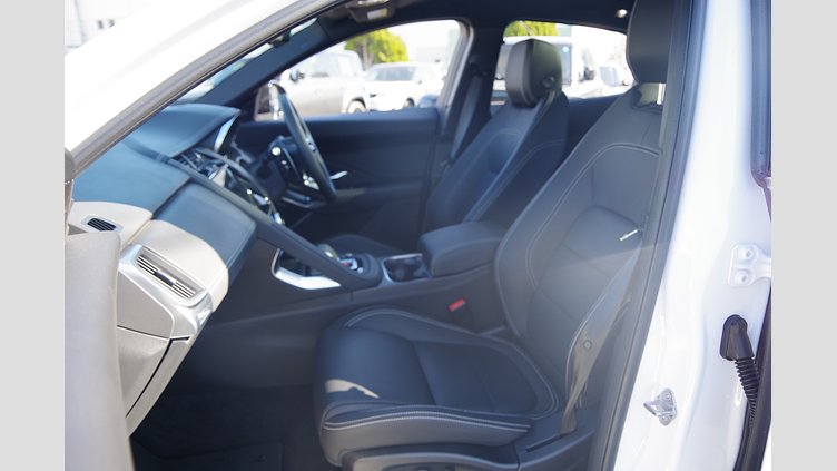 2024 認定中古車 Jaguar E-Pace オストゥーニパールホワイト D200マイルドハイブリッド（ディーゼル） R-DYNAMIC SE