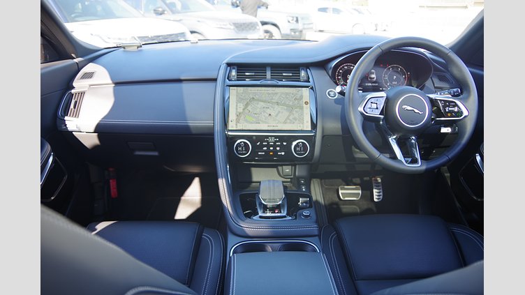 2024 認定中古車 Jaguar E-Pace オストゥーニパールホワイト D200マイルドハイブリッド（ディーゼル） R-DYNAMIC SE