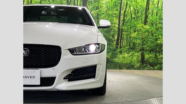2016 認定中古車 Jaguar XE Fuji White 2WD R-スポーツ