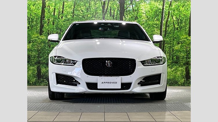 2016 認定中古車 Jaguar XE Fuji White 2WD R-スポーツ