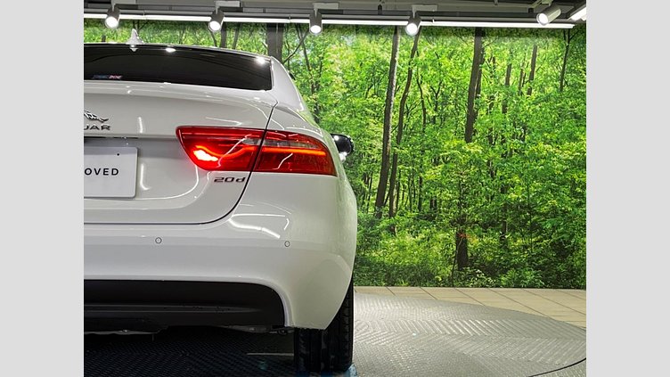 2016 認定中古車 Jaguar XE Fuji White 2WD R-スポーツ