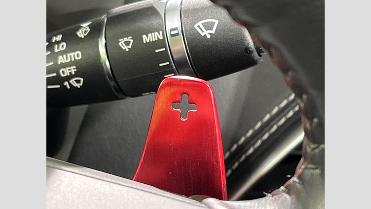 2016 認定中古車 Jaguar XE Fuji White 2WD R-スポーツ