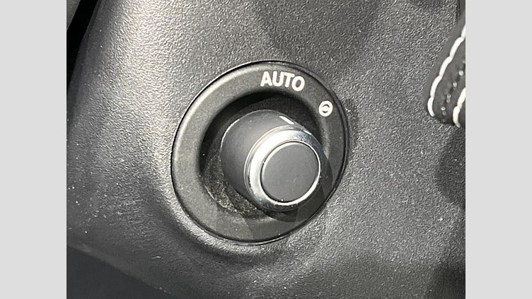 2016 認定中古車 Jaguar XE Fuji White 2WD R-スポーツ