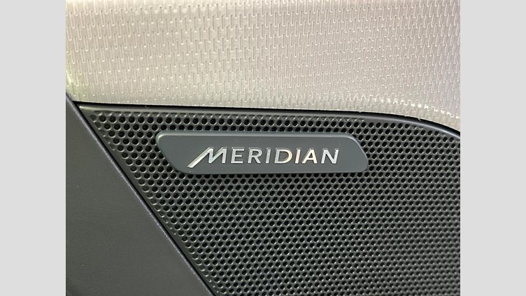 2016 認定中古車 Jaguar XE Fuji White 2WD R-スポーツ