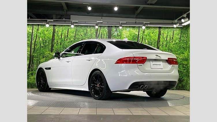2016 認定中古車 Jaguar XE Fuji White 2WD R-スポーツ