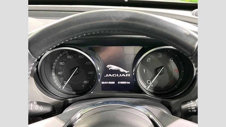 2016 認定中古車 Jaguar XE Fuji White 2WD R-スポーツ