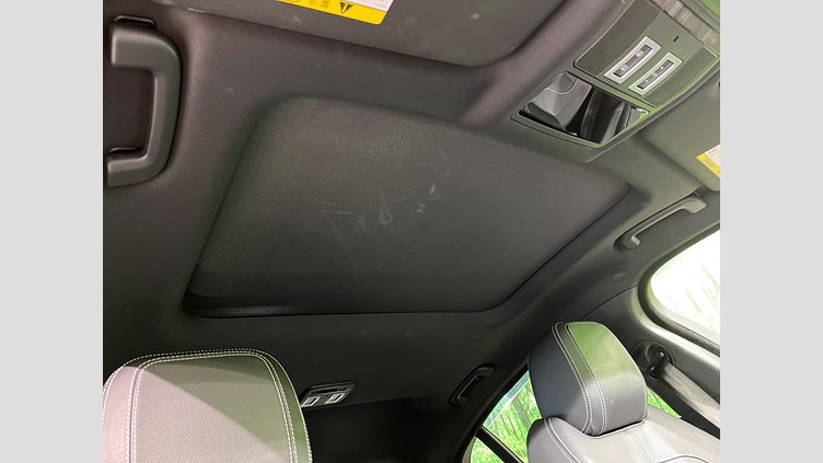 2016 認定中古車 Jaguar XE Fuji White 2WD R-スポーツ