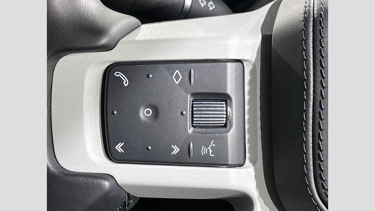 2022 認定中古車 Land Rover Defender 110 フジホワイト D300 AWD（AT） X-DYNAMIC HSE