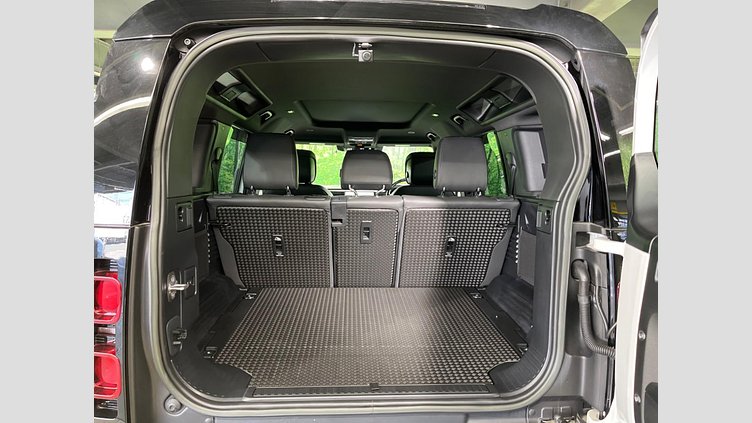 2022 認定中古車 Land Rover Defender 110 フジホワイト D300 AWD（AT） X-DYNAMIC HSE