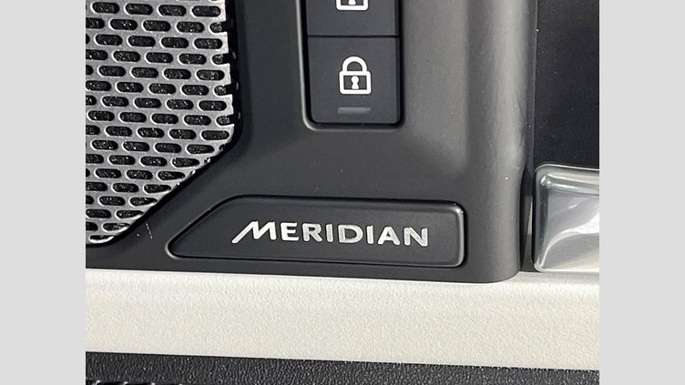 2022 認定中古車 Land Rover Defender 110 フジホワイト D300 AWD（AT） X-DYNAMIC HSE