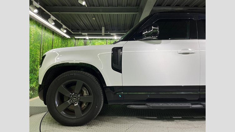 2022 認定中古車 Land Rover Defender 110 フジホワイト D300 AWD（AT） X-DYNAMIC HSE