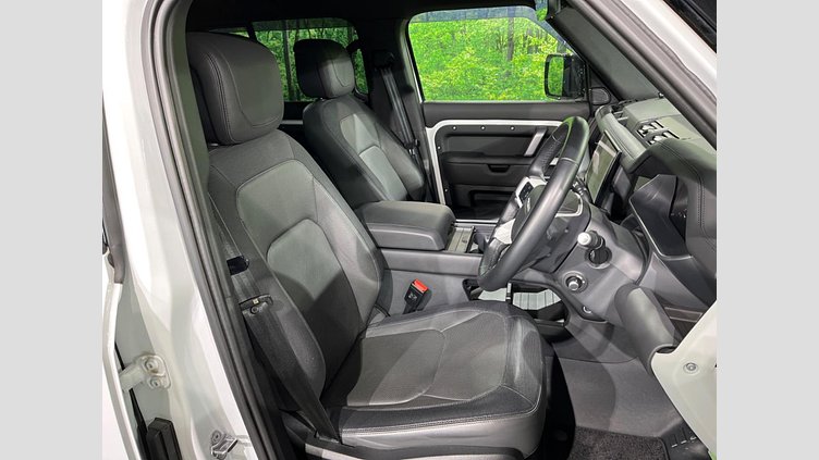 2022 認定中古車 Land Rover Defender 110 フジホワイト D300 AWD（AT） X-DYNAMIC HSE