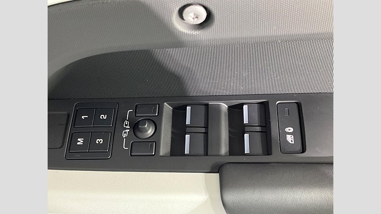 2022 認定中古車 Land Rover Defender 110 フジホワイト D300 AWD（AT） X-DYNAMIC HSE