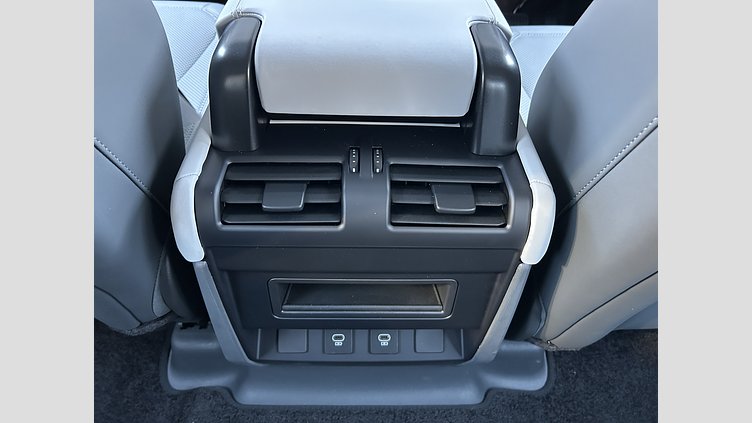 2024 認定中古車 Land Rover Defender 110 タスマンブルー P300 ガソリン X-Dynamic SE