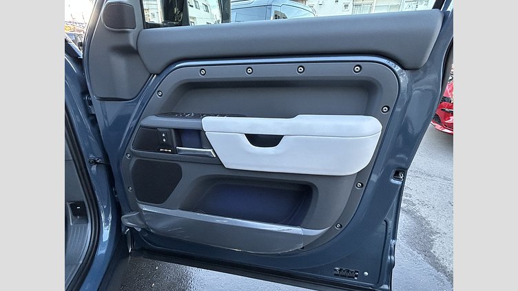 2024 認定中古車 Land Rover Defender 110 タスマンブルー P300 ガソリン X-Dynamic SE