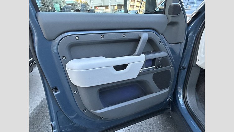 2024 認定中古車 Land Rover Defender 110 タスマンブルー P300 ガソリン X-Dynamic SE