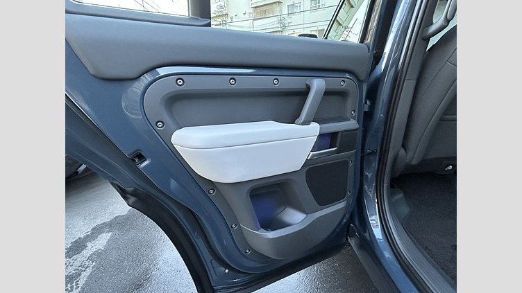 2024 認定中古車 Land Rover Defender 110 タスマンブルー P300 ガソリン X-Dynamic SE