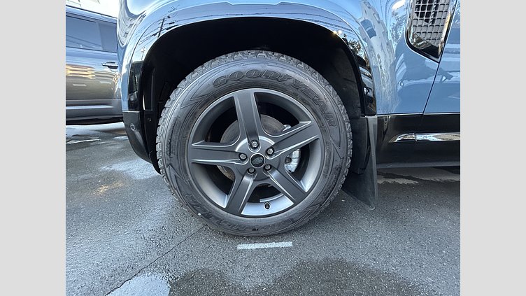 2024 認定中古車 Land Rover Defender 110 タスマンブルー P300 ガソリン X-Dynamic SE