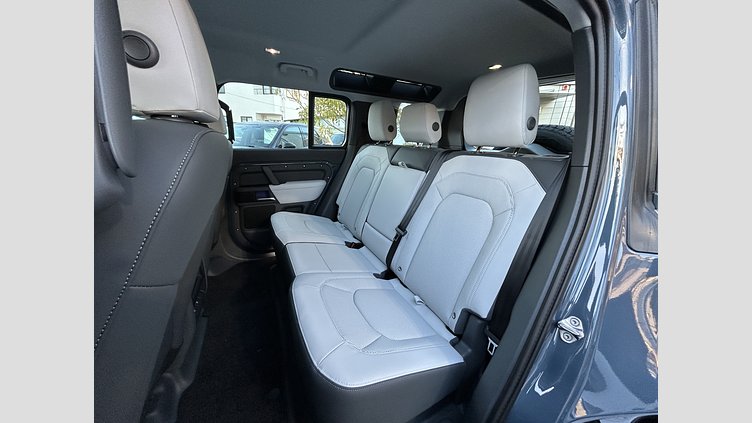 2024 認定中古車 Land Rover Defender 110 タスマンブルー P300 ガソリン X-Dynamic SE