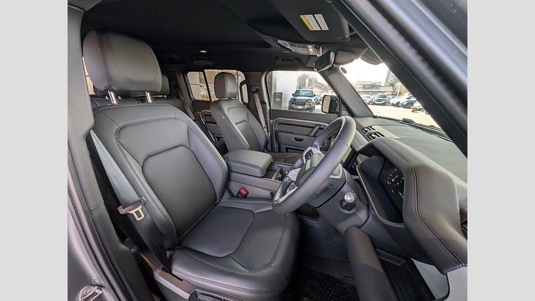 2023 認定中古車 Land Rover Defender 110 アイガーグレイ D300 AWD（AT） S