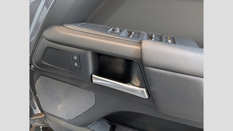 2023 認定中古車 Land Rover Defender 110 アイガーグレイ D300 AWD（AT） S