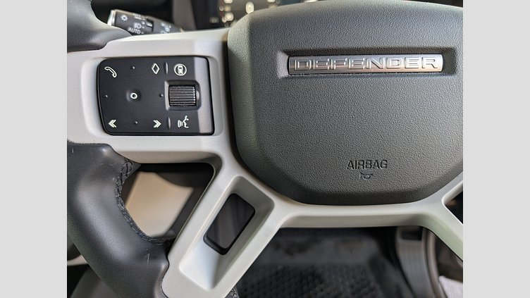 2023 認定中古車 Land Rover Defender 110 アイガーグレイ D300 AWD（AT） S