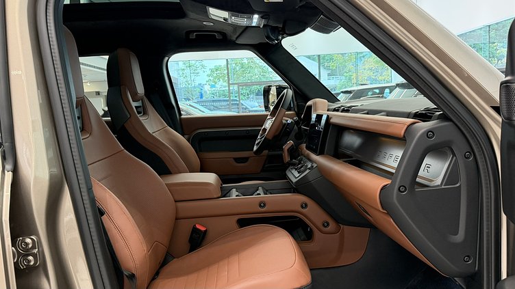 2025 新車 Land Rover Defender 110 (1KM) Petra Copper 佩特拉銅 P635 汽油 V8 輕油電混合 OCTA