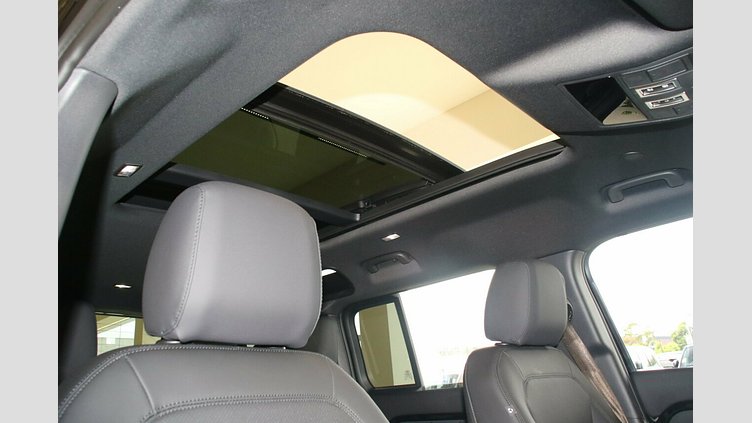 2025 New Land Rover Defender 110 Santorini Black D350 Diesel Mild Hybrid X-Dynamic SE