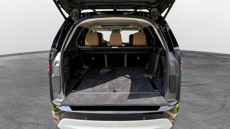 2024 Approved Land Rover Discovery Santorini Black 3.0 literes, soros 6 hengeres dízel, automata, összkerékhajtás Metropolitan Edition D350