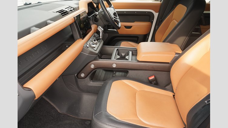 2023 認定中古車 Land Rover Defender 110 フジホワイト D300 AWD（AT） X-DYNAMIC HSE 