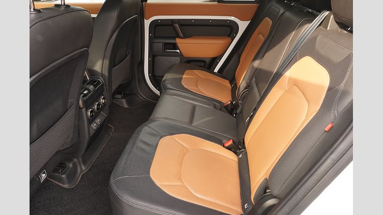 2023 認定中古車 Land Rover Defender 110 フジホワイト D300 AWD（AT） X-DYNAMIC HSE 