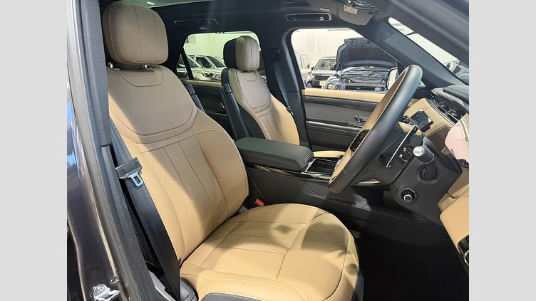 2025 認定中古車 Land Rover Range Rover Sport シャラントグレイ D300マイルドハイブリッド スタンダードホイールベース Dynamic SE