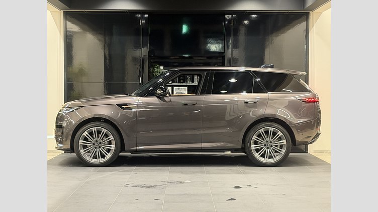 2025 認定中古車 Land Rover Range Rover Sport シャラントグレイ D300マイルドハイブリッド スタンダードホイールベース Dynamic SE