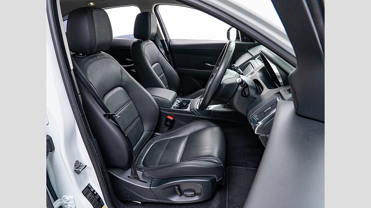 2019 認定中古車 Jaguar E-Pace フジホワイト P200 オートマチック全輪駆動 S