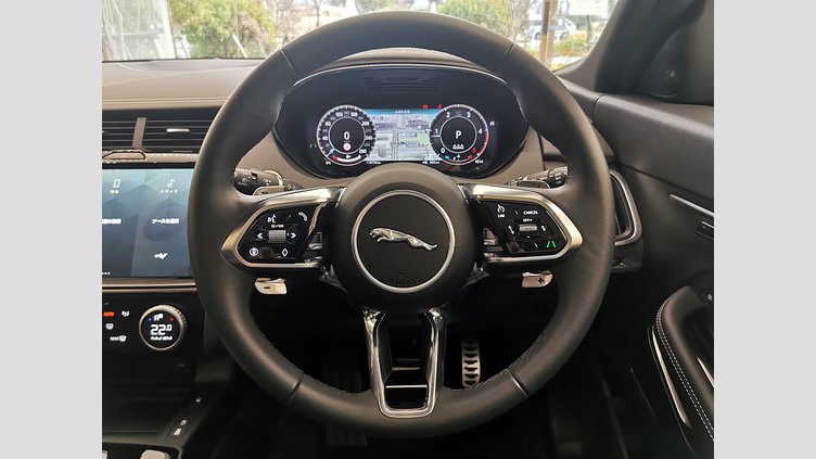 2024 認定中古車 Jaguar E-Pace オストゥーニパールホワイト D200マイルドハイブリッド（ディーゼル） R-DYNAMIC SE