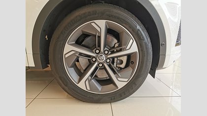 E-Pace 8