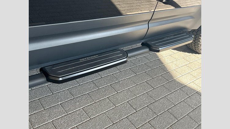 2023 認定中古車 Land Rover Defender 110 サントリーニブラック D300 AWD（AT） S