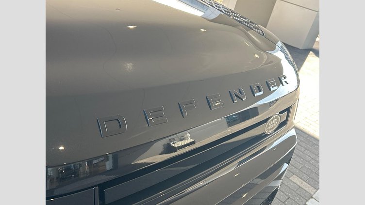 2023 認定中古車 Land Rover Defender 110 サントリーニブラック D300 AWD（AT） S