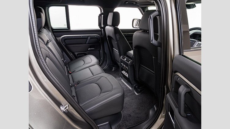 2024 認定中古車 Land Rover Defender 110 シリコンシルバー D350 ディーゼルマイルドハイブリッド X-Dynamic SE