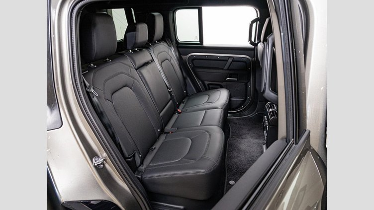 2024 認定中古車 Land Rover Defender 110 シリコンシルバー D350 ディーゼルマイルドハイブリッド X-Dynamic SE