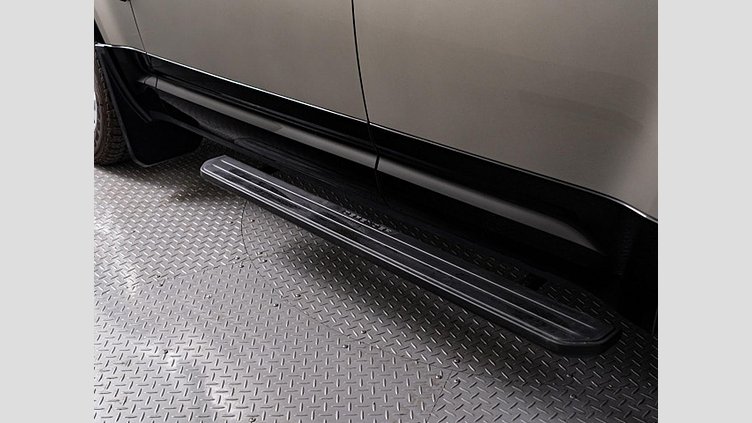 2024 認定中古車 Land Rover Defender 110 シリコンシルバー D350 ディーゼルマイルドハイブリッド X-Dynamic SE