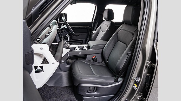 2024 認定中古車 Land Rover Defender 110 シリコンシルバー D350 ディーゼルマイルドハイブリッド X-Dynamic SE