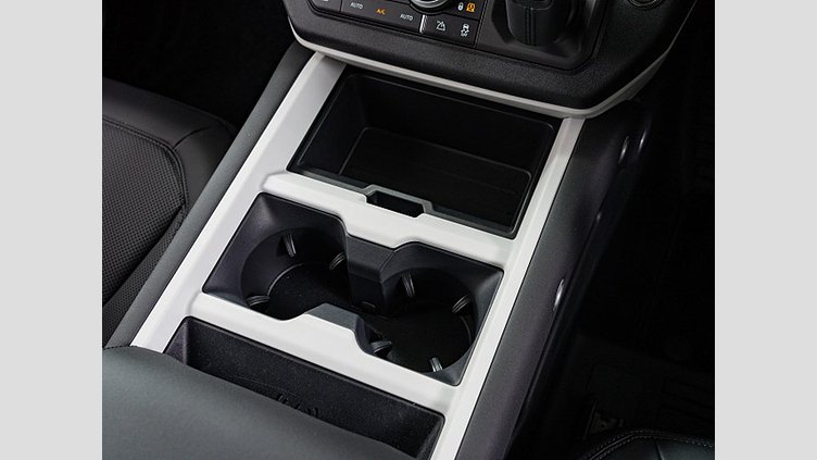 2024 認定中古車 Land Rover Defender 110 シリコンシルバー D350 ディーゼルマイルドハイブリッド X-Dynamic SE