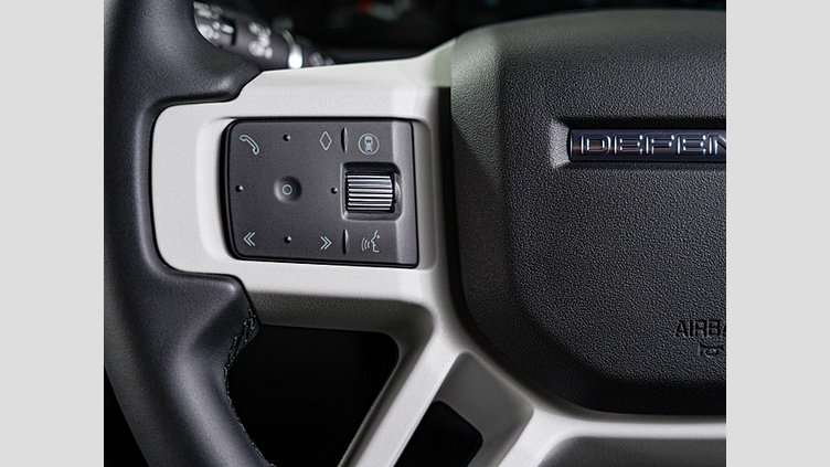 2024 認定中古車 Land Rover Defender 110 シリコンシルバー D350 ディーゼルマイルドハイブリッド X-Dynamic SE