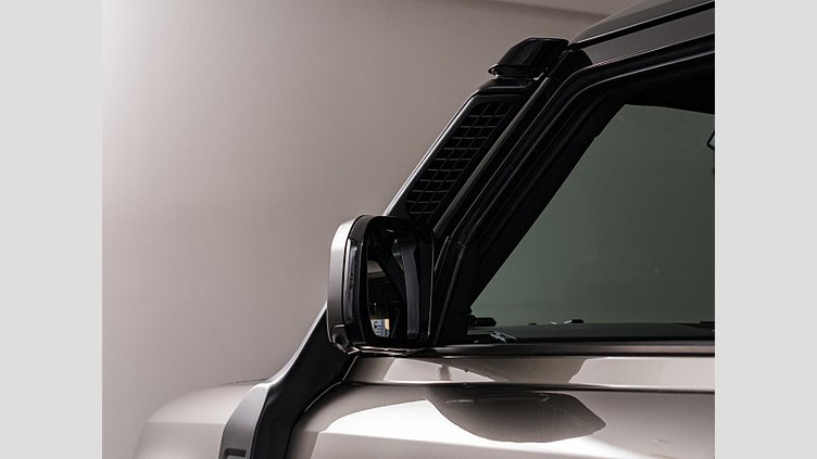 2024 認定中古車 Land Rover Defender 110 シリコンシルバー D350 ディーゼルマイルドハイブリッド X-Dynamic SE