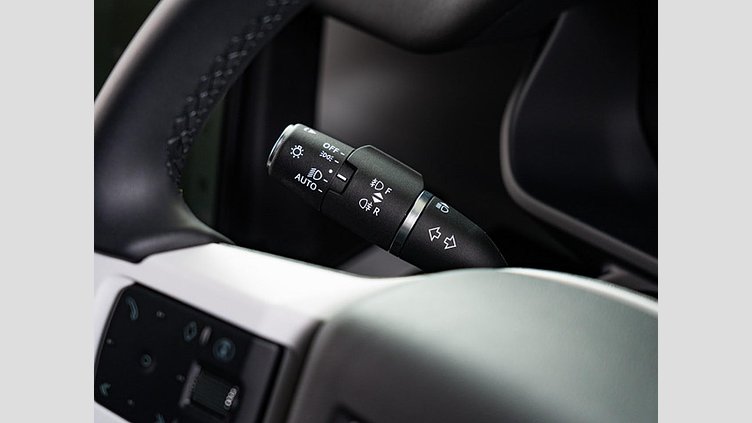 2024 認定中古車 Land Rover Defender 110 シリコンシルバー D350 ディーゼルマイルドハイブリッド X-Dynamic SE